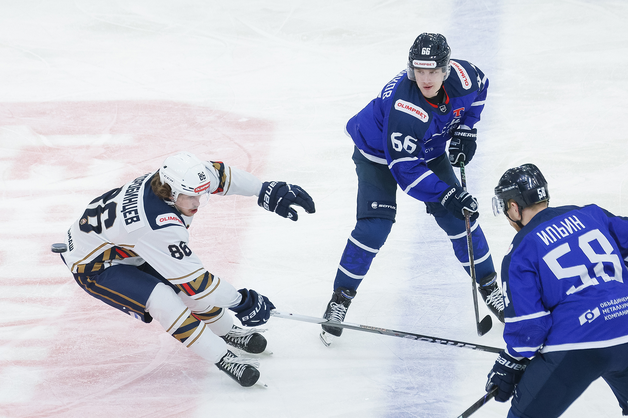 Упустили преимущество в три шайбы