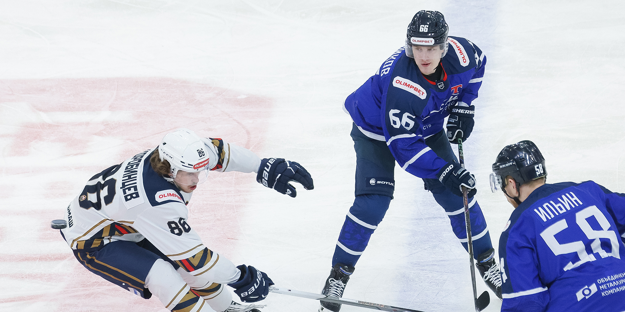 Упустили преимущество в три шайбы